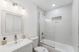 Koupelna v ubytování Family Home in Miami + 14 fotografií