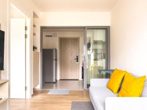 Posezení v ubytování PHYLL Condo Private Beach Vibes at Central Phuket 1 BR Unique Garden View + 61 fotografií