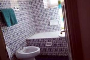Ванная комната в Stunning House - Sleeps 11 Terrace & Sea View