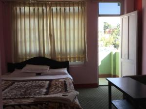 Letto o letti in una camera di Pashupati Darshan Hotel