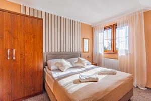 Postel nebo postele na pokoji v ubytování Zajazd Żuławy - Restauracja & Hotel