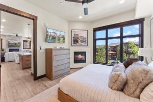 Fotografie z fotogalerie ubytování Heated Pool, Gourmet Kitchen, Pet Friendly, Gym, Walk to Canyons Village, 2 Private Patios v destinaci Park City