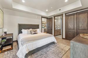 Fotografie z fotogalerie ubytování Heated Pool, Gourmet Kitchen, Pet Friendly, Gym, Walk to Canyons Village, 2 Private Patios v destinaci Park City