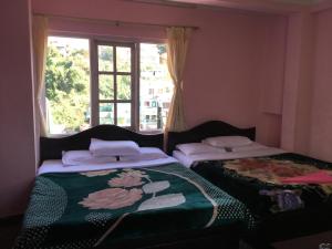 Letto o letti in una camera di Pashupati Darshan Hotel