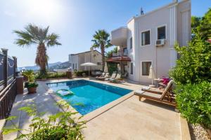 Bazén v ubytování Villa Miramar Kalkan nebo v jeho okolí