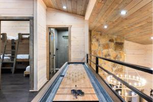 Fotografie z fotogalerie ubytování LUX,Hot Tub,ATV,Hiking,Pickleball,Firepit,Arcade v destinaci Broken Bow