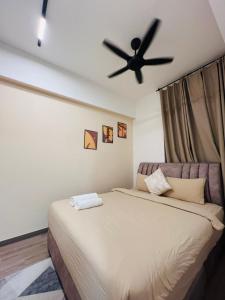 Postel nebo postele na pokoji v ubytování Agile TRX Luxury suite Bukit bintang