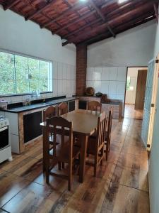 Kuchyň nebo kuchyňský kout v ubytování Chácara Esmeralda