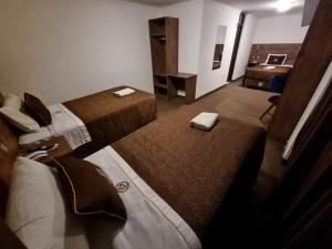 Postel nebo postele na pokoji v ubytování San Francisco Pardo Hotel