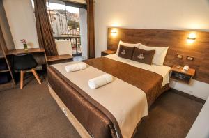 Postel nebo postele na pokoji v ubytování San Francisco Pardo Hotel