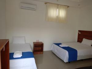 Voodi või voodid majutusasutuse Galápagos Isabela Hotel Loja toas
