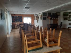 a room with a bunch of wooden chairs in it at Pensjonat Lipowy Dworek in Staroguby
