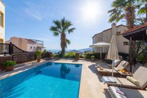 Bazén v ubytování Villa Miramar Kalkan nebo v jeho okolí
