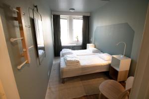 Postel nebo postele na pokoji v ubytování Multi Challenge Hostel