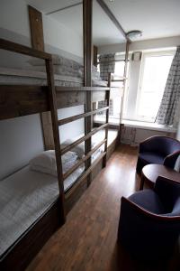 Postel nebo postele na pokoji v ubytování Multi Challenge Hostel