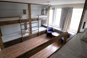 Postel nebo postele na pokoji v ubytování Multi Challenge Hostel