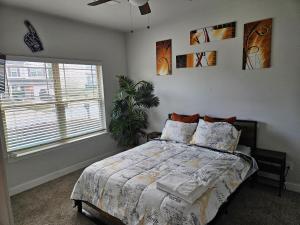 a bedroom with a bed and a plant in it at Morrow Townhouse 1bd 1bath in Morrow