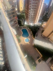 een uitzicht over een zwembad in een stad bij Benidorm Levante in Benidorm