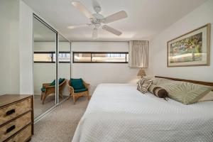 Postel nebo postele na pokoji v ubytování Sugar Beach 316 Front Row Ocean Views in Beautifully Upgraded Beachfront Condo + 28 fotografií