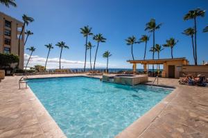 Bazén v ubytování Sugar Beach 316 Front Row Ocean Views in Beautifully Upgraded Beachfront Condo nebo v jeho okolí