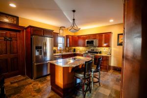 O bucătărie sau chicinetă la Heart and Soul Inn