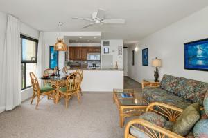 Nhà bếp/bếp nhỏ tại Sugar Beach 314 Front Row Ocean Views in Beautifully Upgraded Beachfront Condo