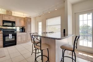 Φωτογραφία από το άλμπουμ του 3 Mi to Ocean Riverfront Unit in Vero Beach! σε Vero Beach