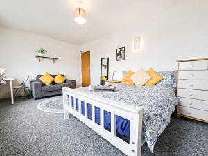 Postel nebo postele na pokoji v ubytování Central Southsea Guest House