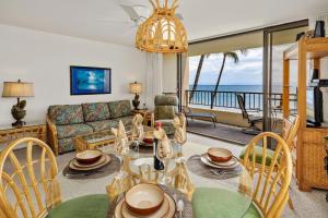 TV/trung tâm giải trí tại Sugar Beach 314 Front Row Ocean Views in Beautifully Upgraded Beachfront Condo