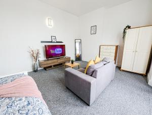 TV a/nebo společenská místnost v ubytování Central Southsea Guest House