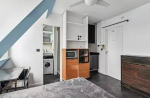 a kitchen with a stove and a microwave at Fantastic Studio au Coeur de Paris, à 2 minutes du Musée d'Orsay in Paris +6 photos