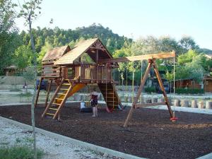 Sân chơi trẻ em tại Camping Bungalows Mariola