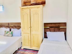Postel nebo postele na pokoji v ubytování Riad Dar Lokman