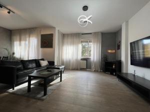 TV a/nebo společenská místnost v ubytování CC apartment