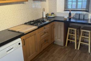 a kitchen with a stove and a counter top at Stunning cottage - 3 Bedrooms & 3 Bathrooms in Bakewell