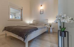 Posteľ alebo postele v izbe v ubytovaní Cozy Home In Betiga With Sauna