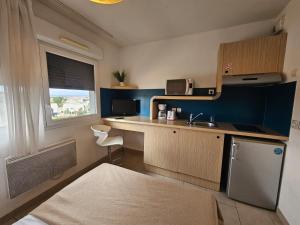 a small kitchen with a sink and a counter at 302 Studio Cosy sur Perpignan in Perpignan