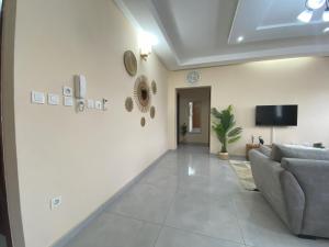 TV/trung tâm giải trí tại Appart Neuf et Lumineux à 2 Pas d'Angre Chu