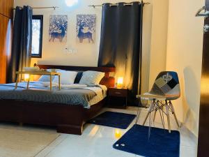 Giường trong phòng chung tại Appart Neuf et Lumineux à 2 Pas d'Angre Chu