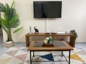 TV/trung tâm giải trí tại Appart Neuf et Lumineux à 2 Pas d'Angre Chu
