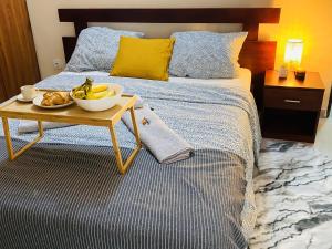 Giường trong phòng chung tại Appart Neuf et Lumineux à 2 Pas d'Angre Chu