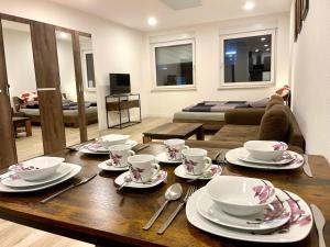 a living room with a table with cups and saucers at NEU Große Einzimmerwohnung im Zentrum Goldstadt Pforzheim Schlössle in Pforzheim