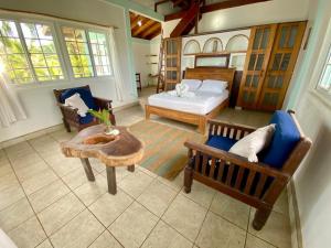 Una cama o camas en una habitación de Bird Island Bungalows 37 fotos más