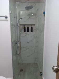 a bathroom with a shower with a glass door at Boca del Mar III, apto 707 in Boca Chica