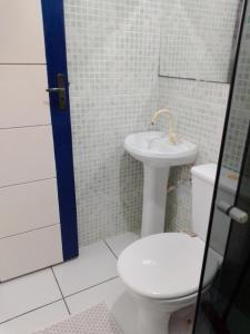 a bathroom with a toilet and a sink at Estância Morro Do Frota in Pirenópolis +55 photos