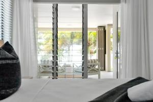 Postel nebo postele na pokoji v ubytování Celeste at Island Views - Resort Living by the Sea + 51 fotografií