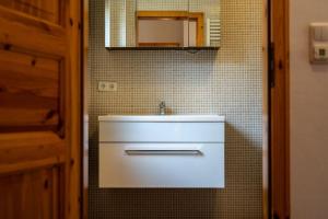 a bathroom with a white sink and a mirror at Fischerhaus-307-am-Yachthafen-Rechlin-Nord in Rechlin +30 photos