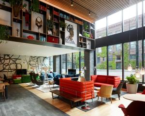 Posezení v ubytování citizenM Seattle Pioneer Square