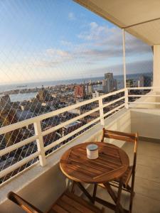 a table and chairs on a balcony with a view at Departamento céntrico y cómodo in Iquique