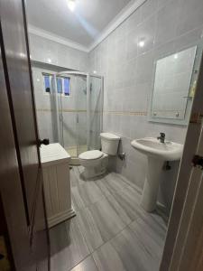Koupelna v ubytování Apartamento a 5 minutos Zona Colonial